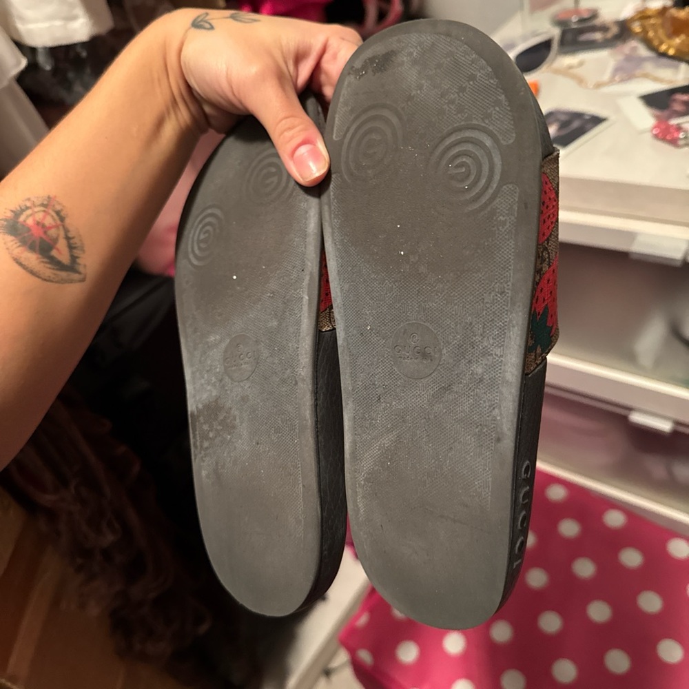 Gucci Black and Multicolor Strawberry Slides - Picture 4 of 8